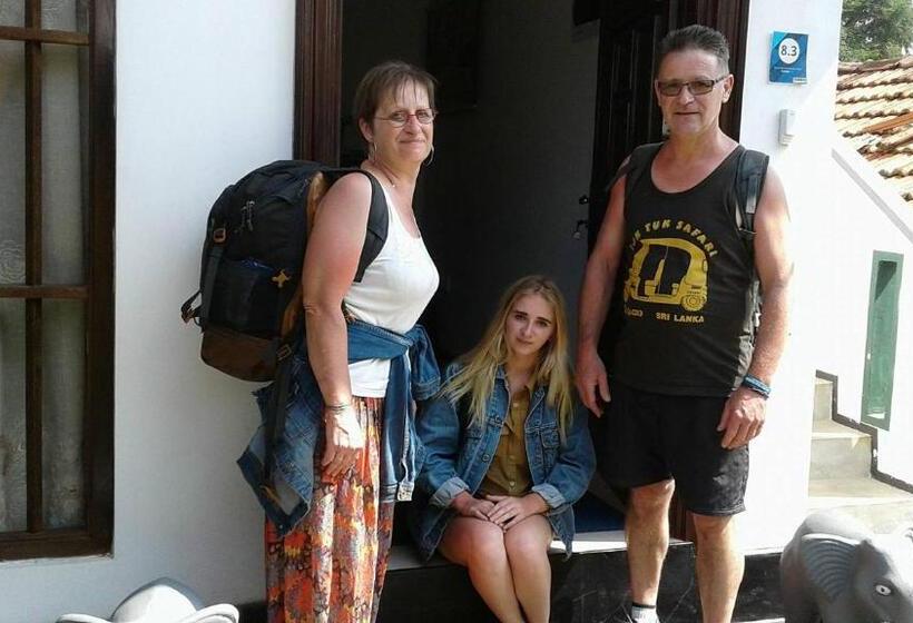 بنسيون Village Star Restmirissa