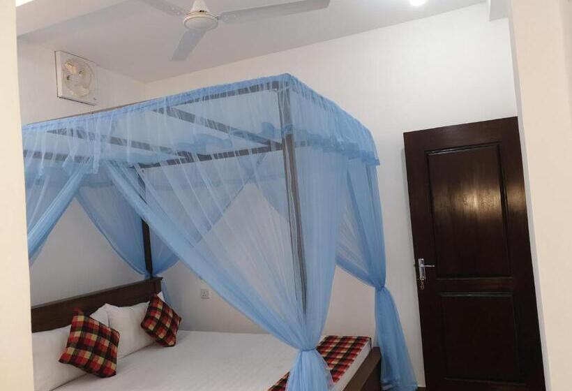 بنسيون Village Star Restmirissa