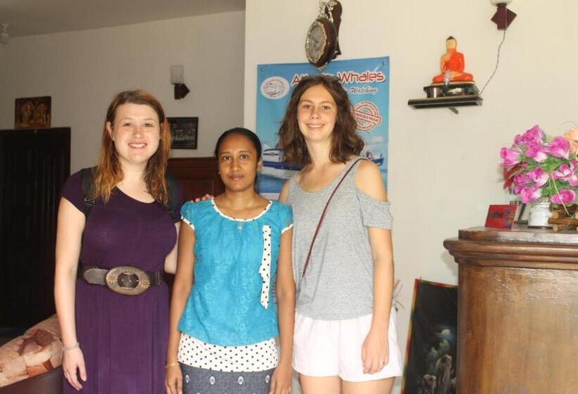 بنسيون Village Star Restmirissa