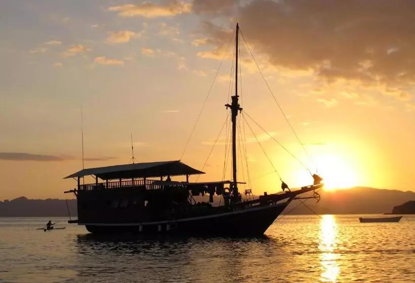 ペンション Blue Marlin Dive Komodo