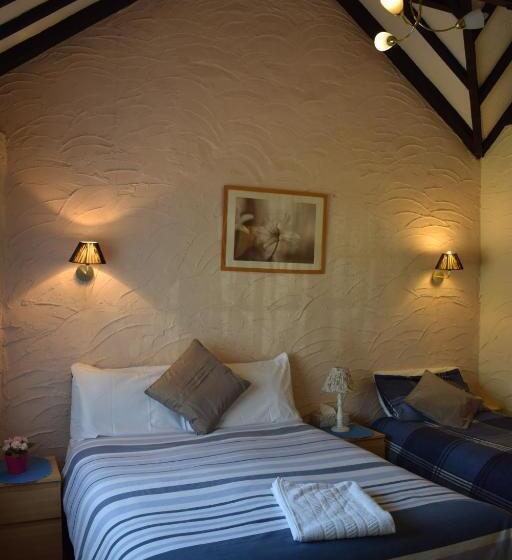 Gatwick Castle B&b