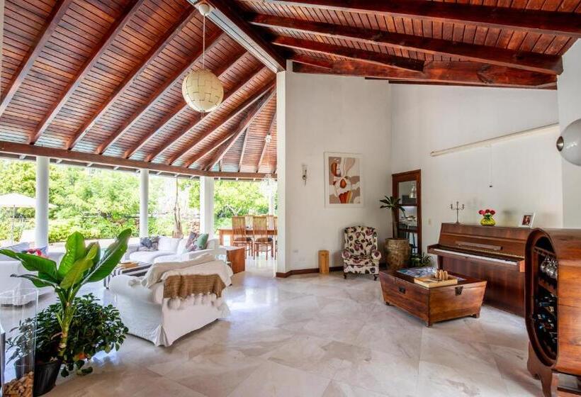 Naïma Luxury Home, Cottage & Apartment Rentals