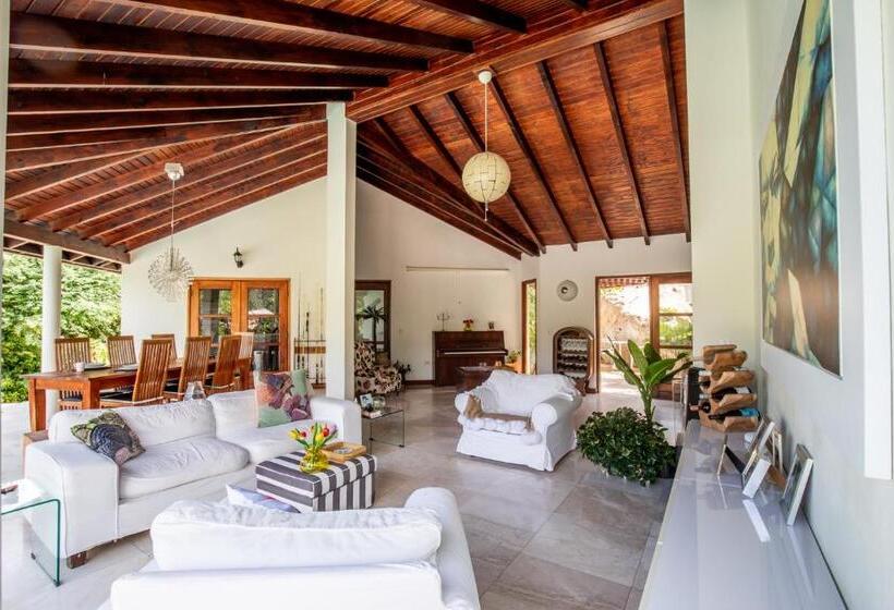 Naïma Luxury Home, Cottage & Apartment Rentals