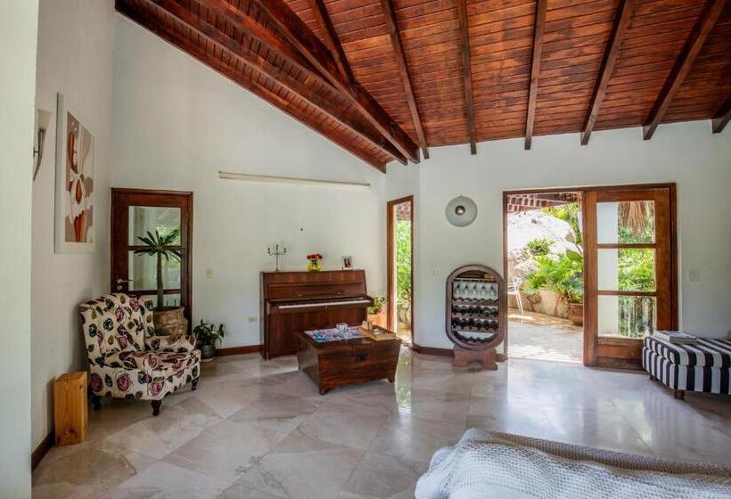 Naïma Luxury Home, Cottage & Apartment Rentals