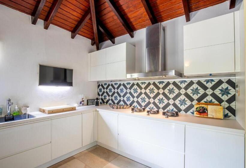 Naïma Luxury Home, Cottage & Apartment Rentals