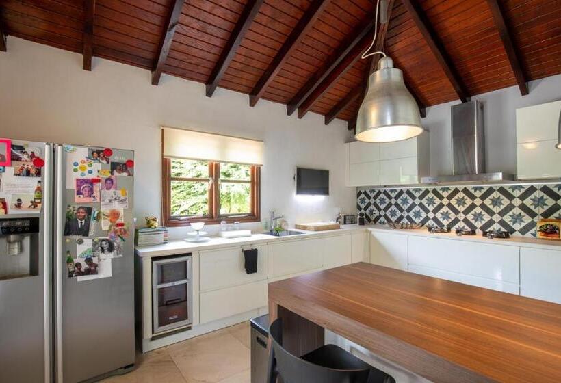 Naïma Luxury Home, Cottage & Apartment Rentals