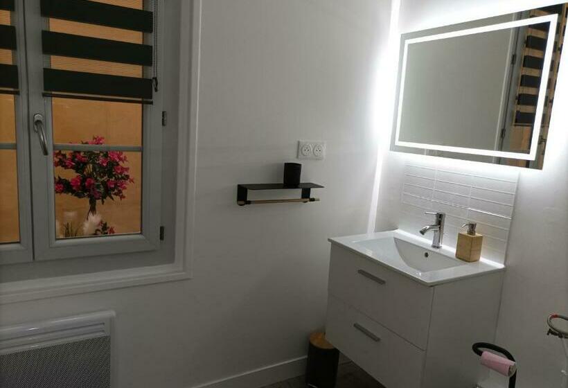 Le Jeu De Paume T2 In The City Center!