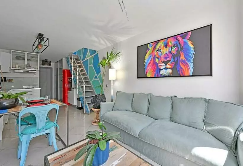 T3 De 45 M2 Avec Terrasse   Entièrement Climatisé   2 Chambres   400m De La Plage   Résidence Avec P