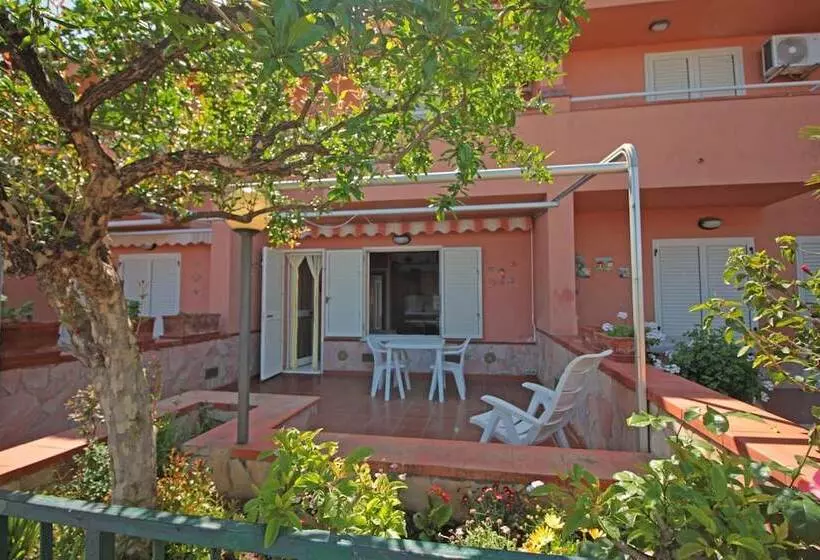 Villetta Santa Lucia Con Patio E Giardino By Wonderful Italy