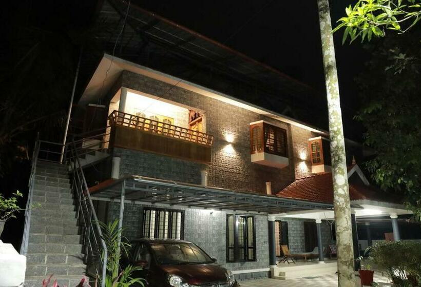 Anandam Stays Premium 3bhk Plush Homestay, Vaikom Near Kumarakom