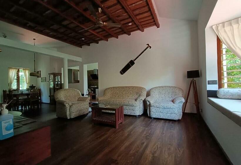 Anandam Stays Premium 3bhk Plush Homestay, Vaikom Near Kumarakom