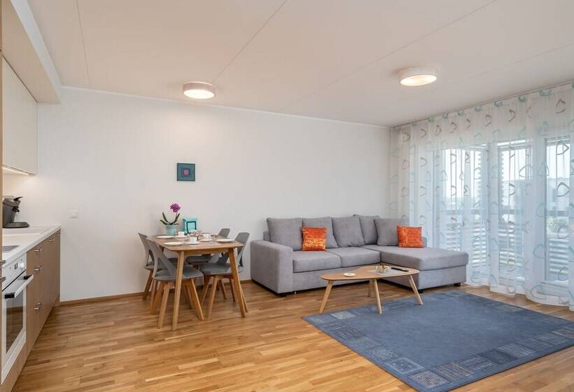 Haraka Apartment With Sunset Balcony