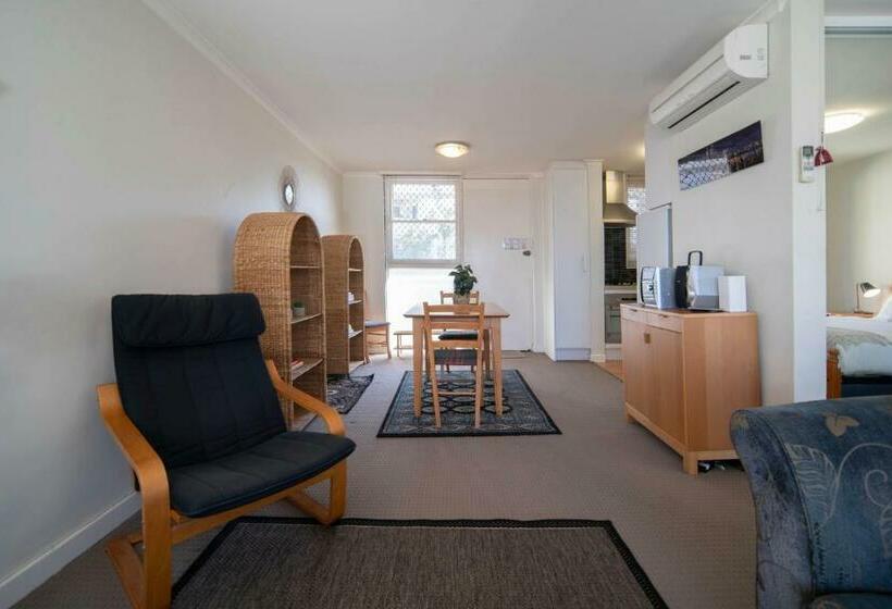 63 Spectacular City Views 1br Kings Park