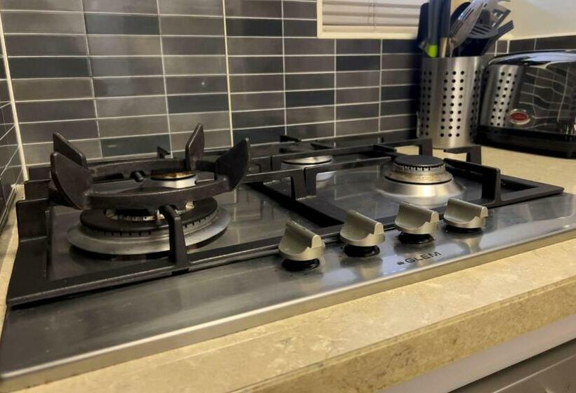 63 Spectacular City Views 1br Kings Park