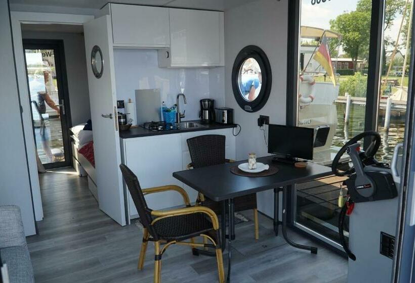 Wasserapartment Cityport Schwimmende Ferienwohnung