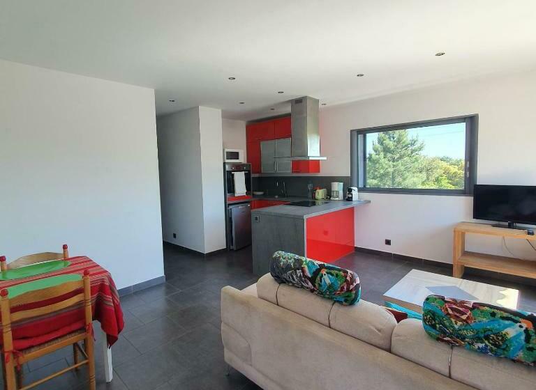 Chez J, Appartement à L étage, T3