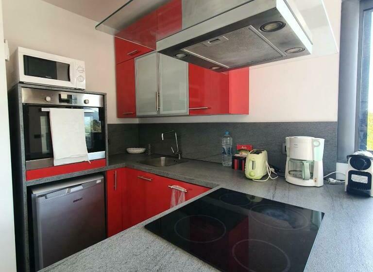 Chez J, Appartement à L étage, T3