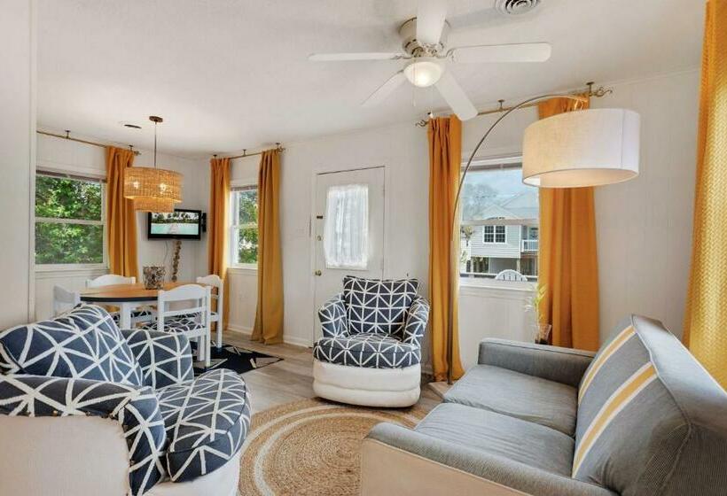 5041 The Captains Quarters 1 Block To Boat Access