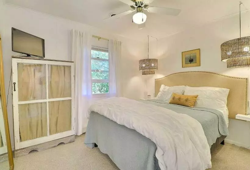 5041 The Captains Quarters 1 Block To Boat Access