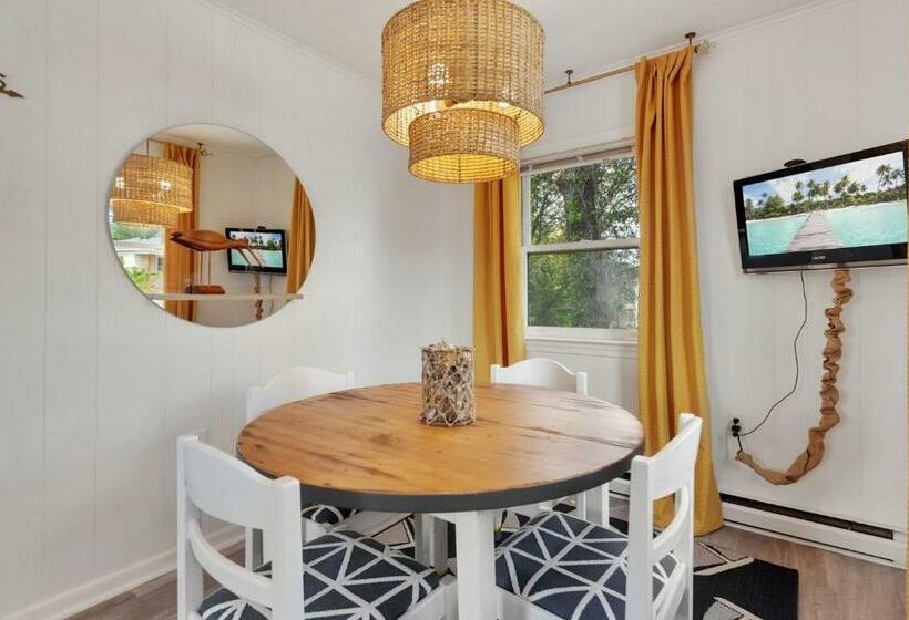 5041 The Captains Quarters 1 Block To Boat Access