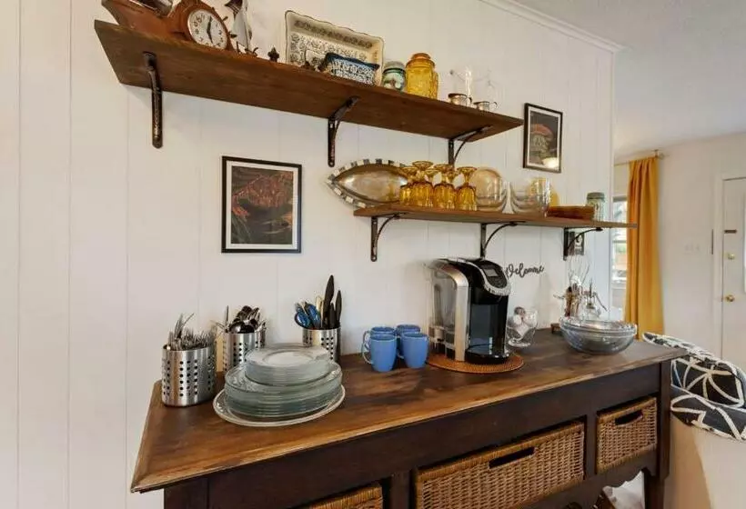 5041 The Captains Quarters 1 Block To Boat Access