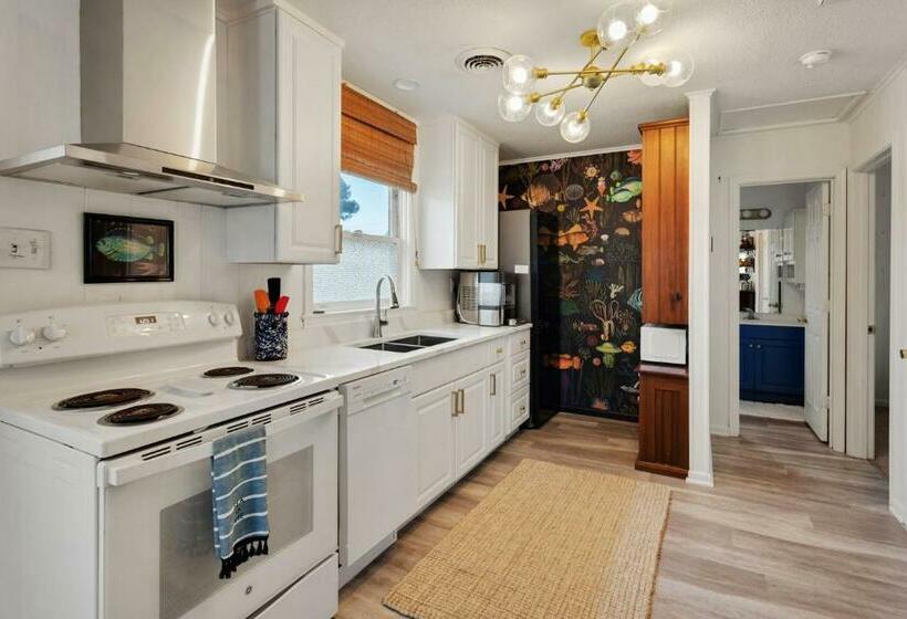 5041 The Captains Quarters 1 Block To Boat Access