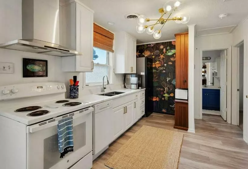 5041 The Captains Quarters 1 Block To Boat Access