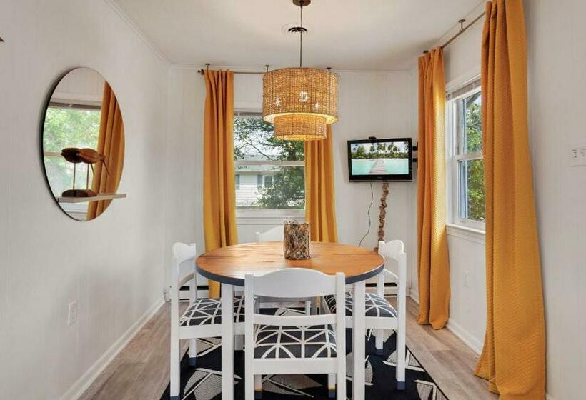 5041 The Captains Quarters 1 Block To Boat Access