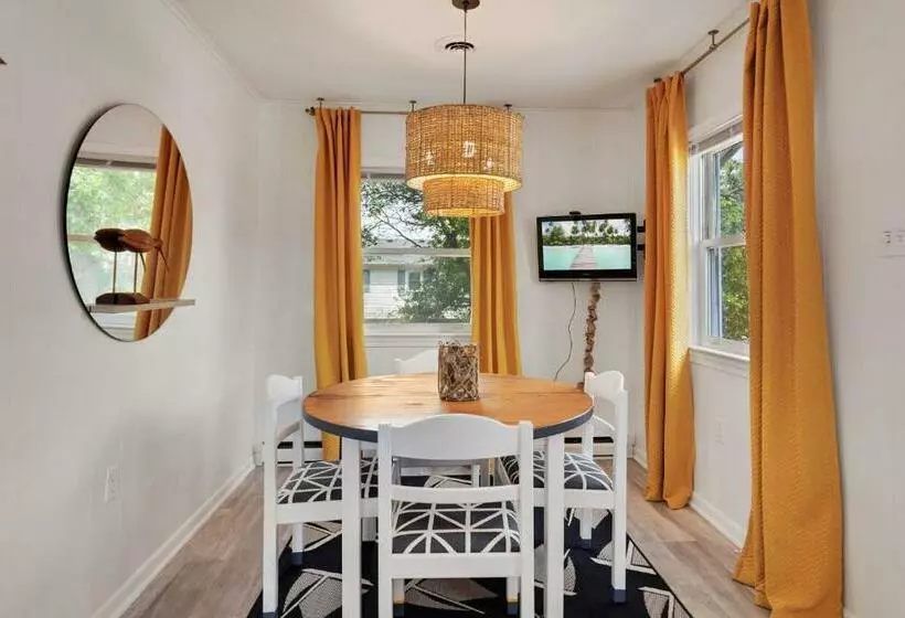 5041 The Captains Quarters 1 Block To Boat Access