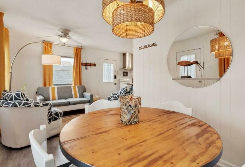 5041 The Captains Quarters 1 Block To Boat Access