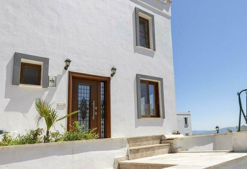 Duplex With Stunning View Near Camel Beach In Bodrum