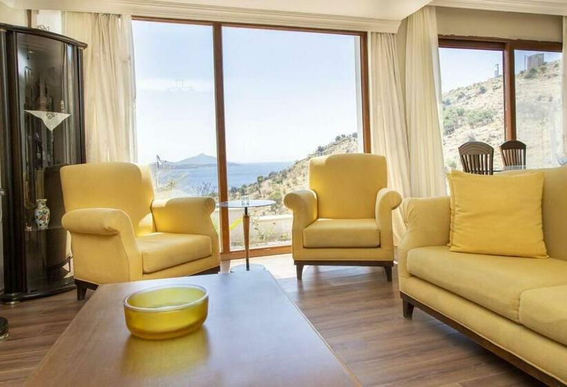 Duplex With Stunning View Near Camel Beach In Bodrum
