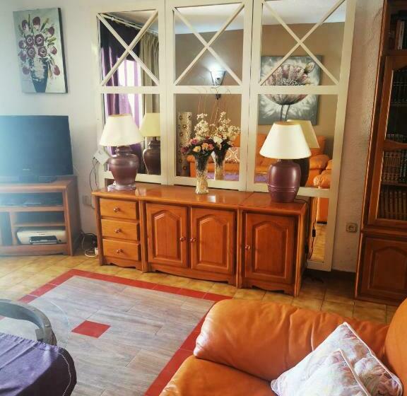 Excelent Location 5 Min To The Beach