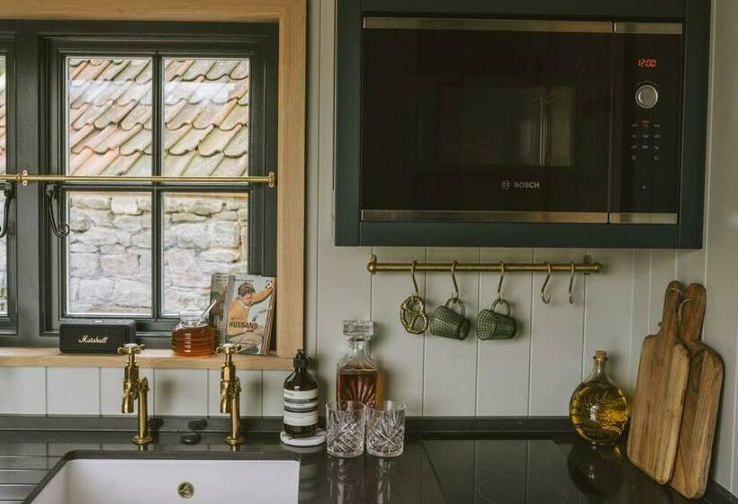 Island Hut Outdoor Bath Tub, Firepit And Water Equipment