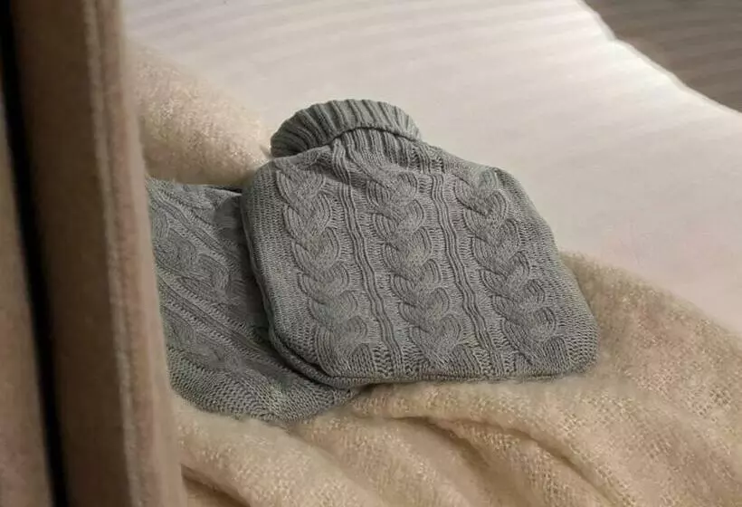 Island Hut   Outdoor Bath Tub, Firepit And Water Equipment