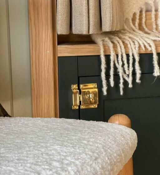 Island Hut Outdoor Bath Tub, Firepit And Water Equipment