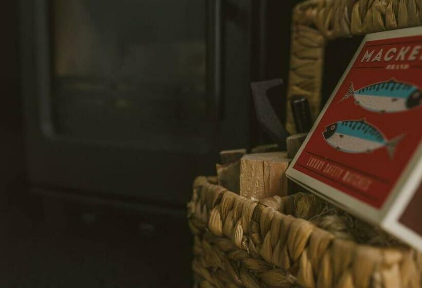 Island Hut Outdoor Bath Tub, Firepit And Water Equipment