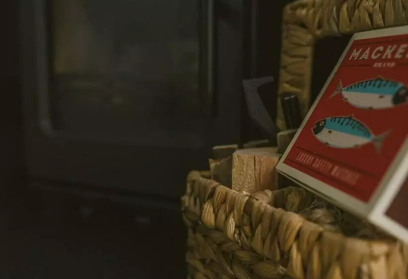 Island Hut   Outdoor Bath Tub, Firepit And Water Equipment