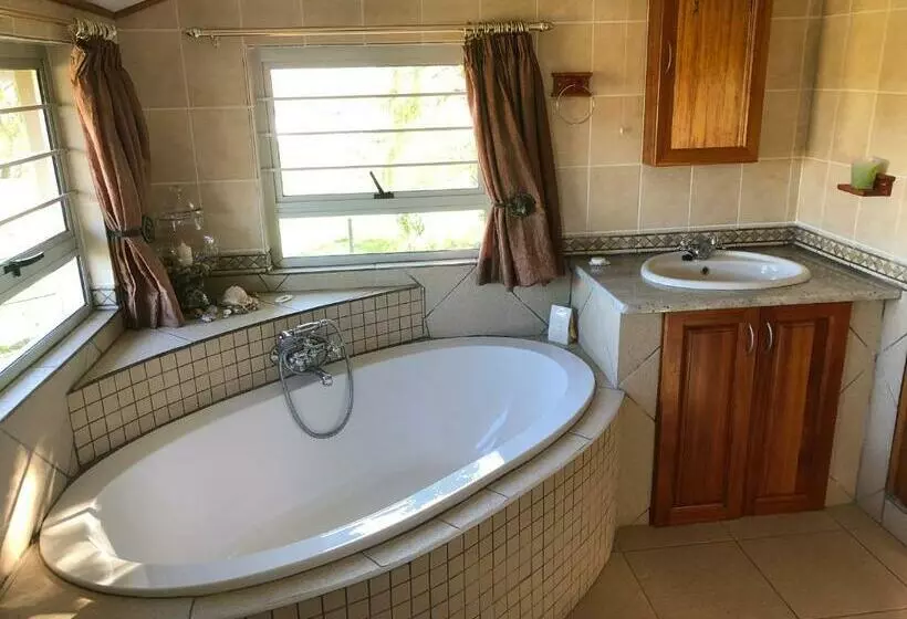 Bee’s Knees Cottage