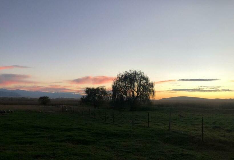 Bee’s Knees Cottage