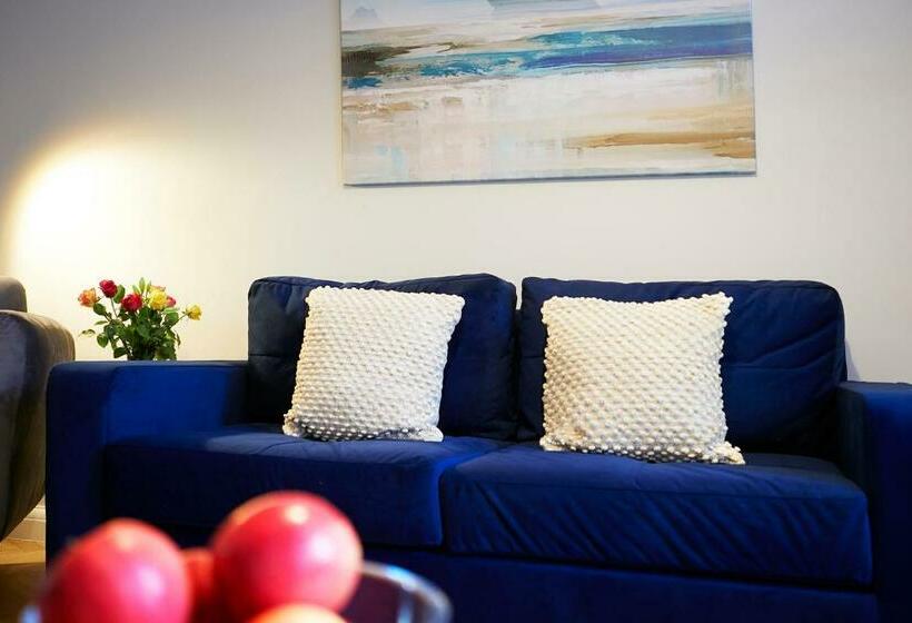 Charming 4 Bed Townhouse On South Cliff