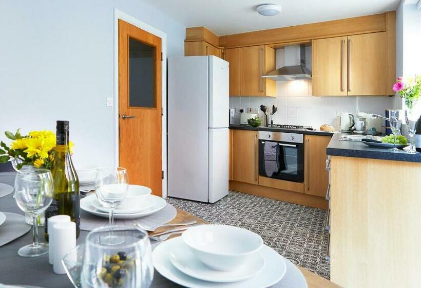 Charming 4 Bed Townhouse On South Cliff