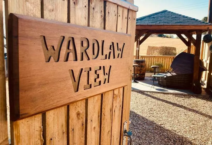 Wardlaw View  Luxury Studio Apartment With Stunning View