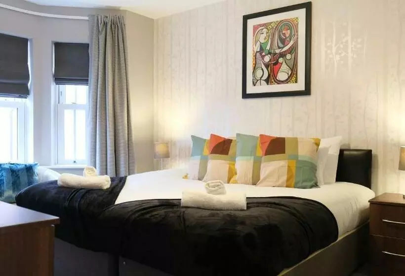 Spacious & Contractor & Family & Private Parking & Garden