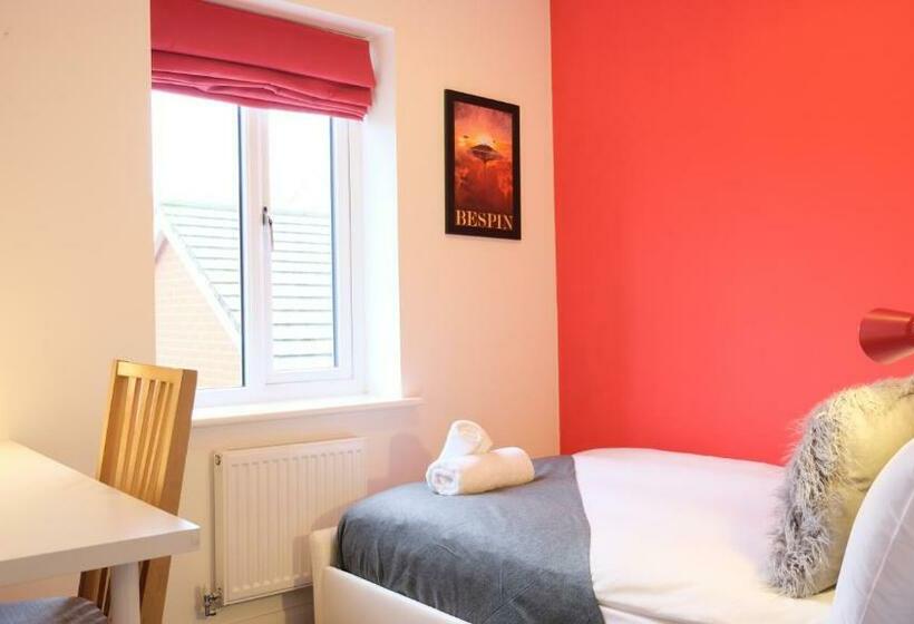 Spacious & Contractor & Family & Private Parking & Garden