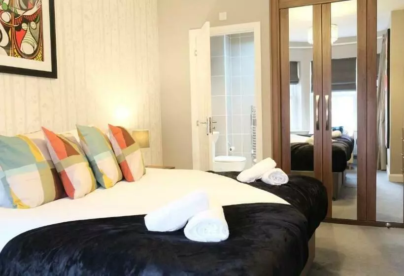 Spacious & Contractor & Family & Private Parking & Garden