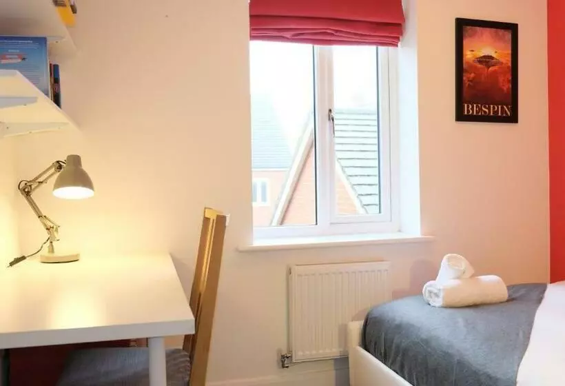 Spacious & Contractor & Family & Private Parking & Garden