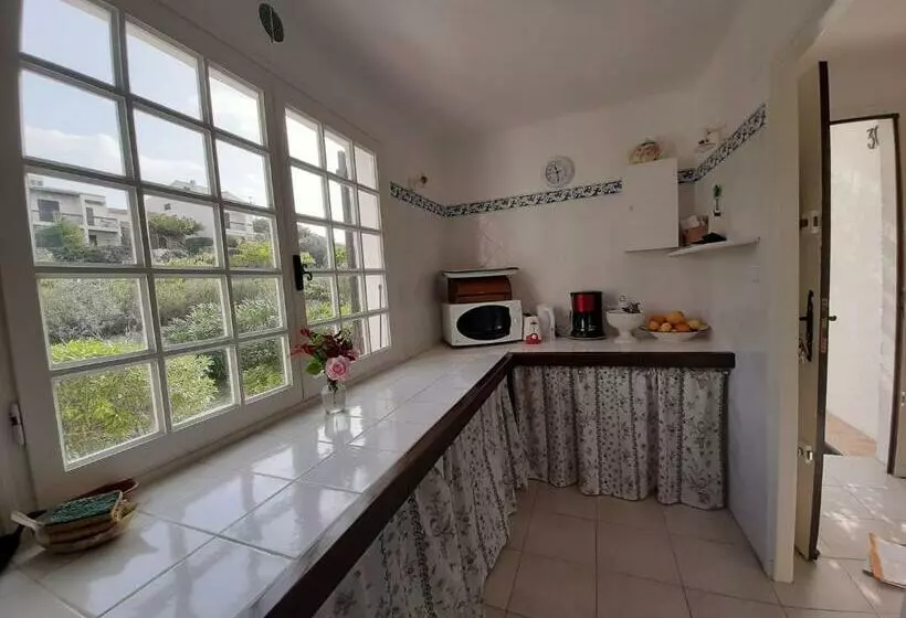 Villa Mitoyenne, 100m Des Plages   3 Chambres