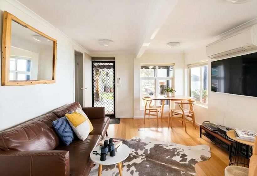 Y Vue Beachside Apartment With Ocean Views