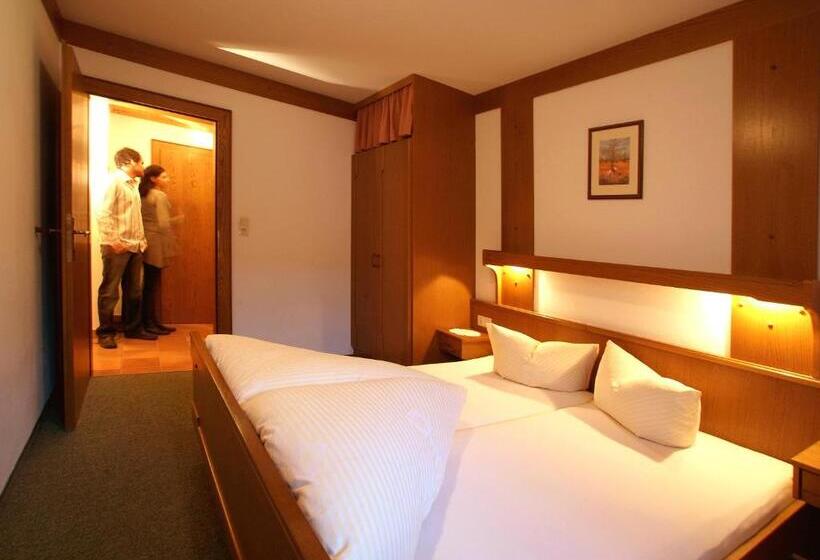 住宿加早餐 Landhaus Engadin